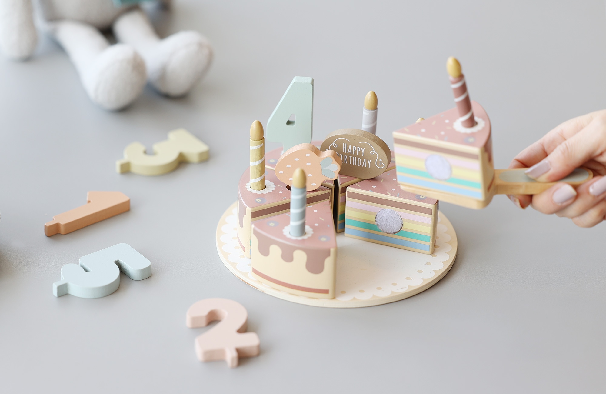 毎日が記念日気分 木のぬくもりを感じるマイケーキ CUTTING BIRTHDAY CAKE（カッティング バースデー ケーキ）