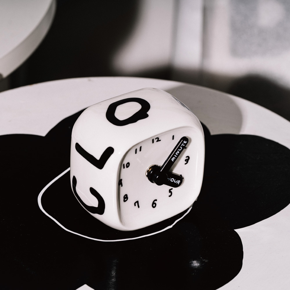 Bmix Studio INAP EDITION CUBE CLOCKのイメージ写真01