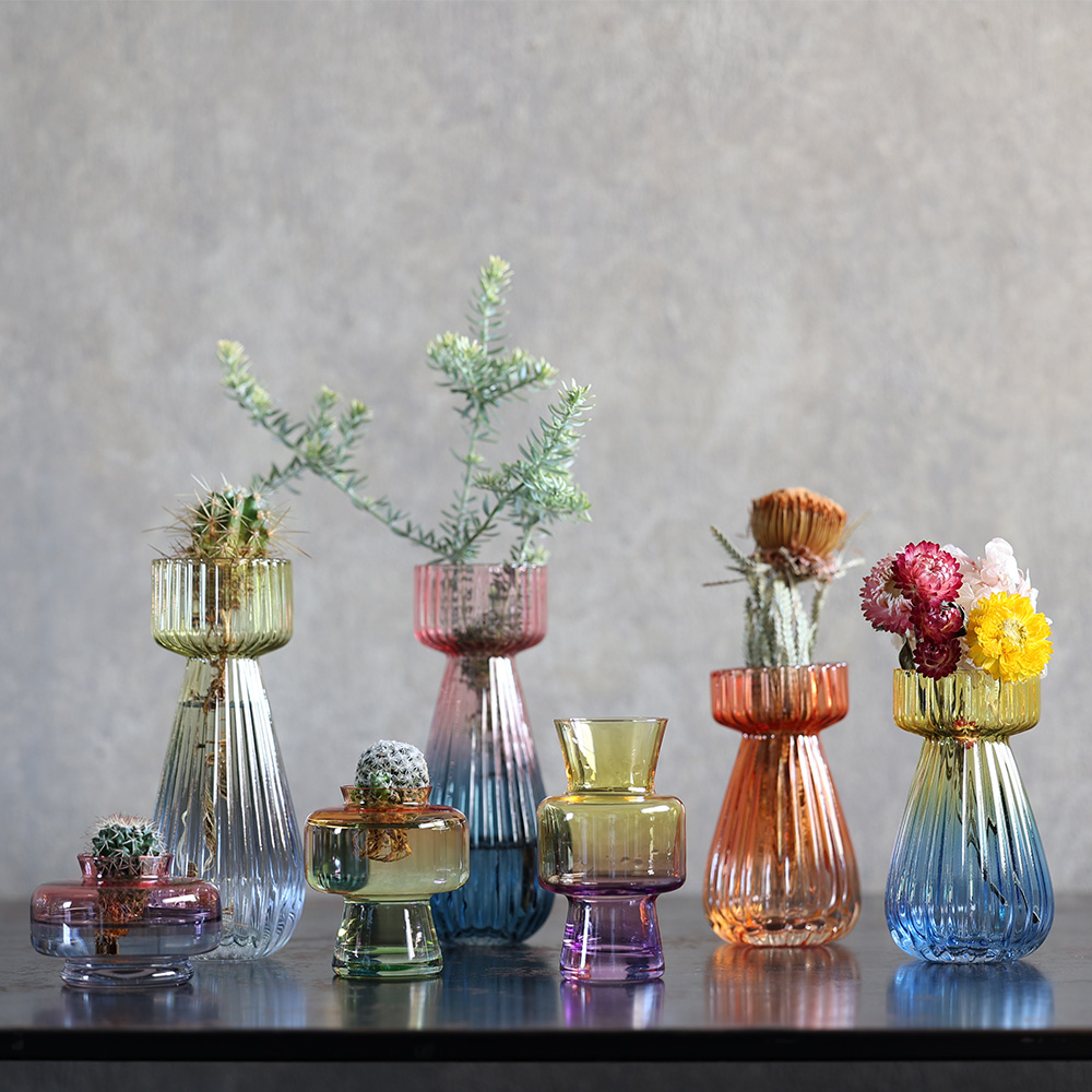 グラデーションカラーが幻想的な TONE FLOWER VASE（トーン フラワー