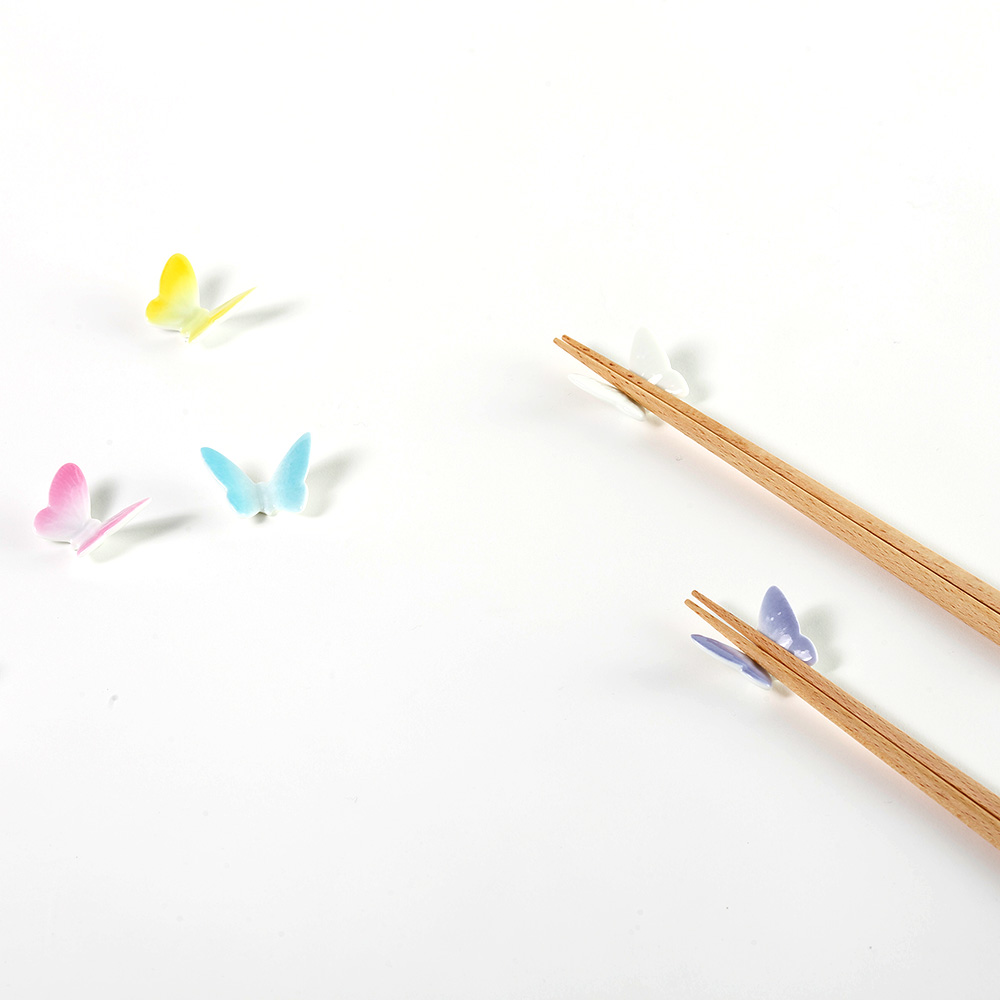 食卓を華やかに彩る磁器製の Butterfly 箸置き 1pc