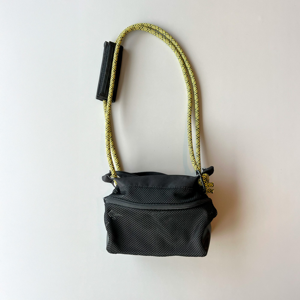 中心部分が伸びて容量が増えるメッシュバッグ CYCLE BAG MESH MINIのイメージ写真01