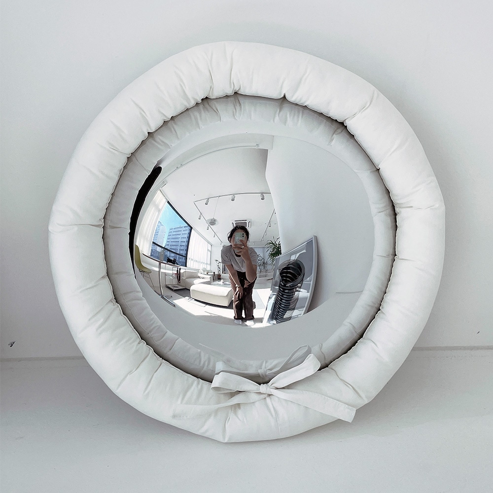 Fisheye cushion mirror（フィッシュアイクッションミラー ）のイメージ写真01