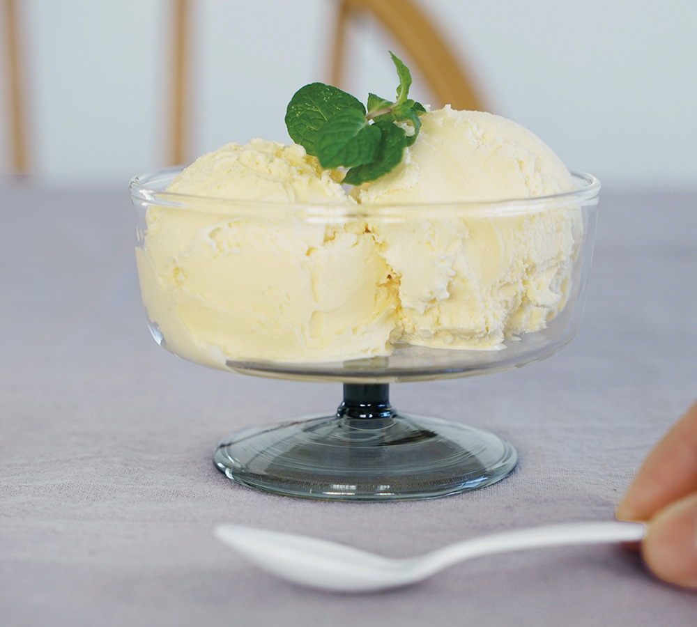 アイスクリームやデザート、果物、前菜などを盛り付けるのにぴったりの脚付きスコングラス　スコン アイスクリームグラス
