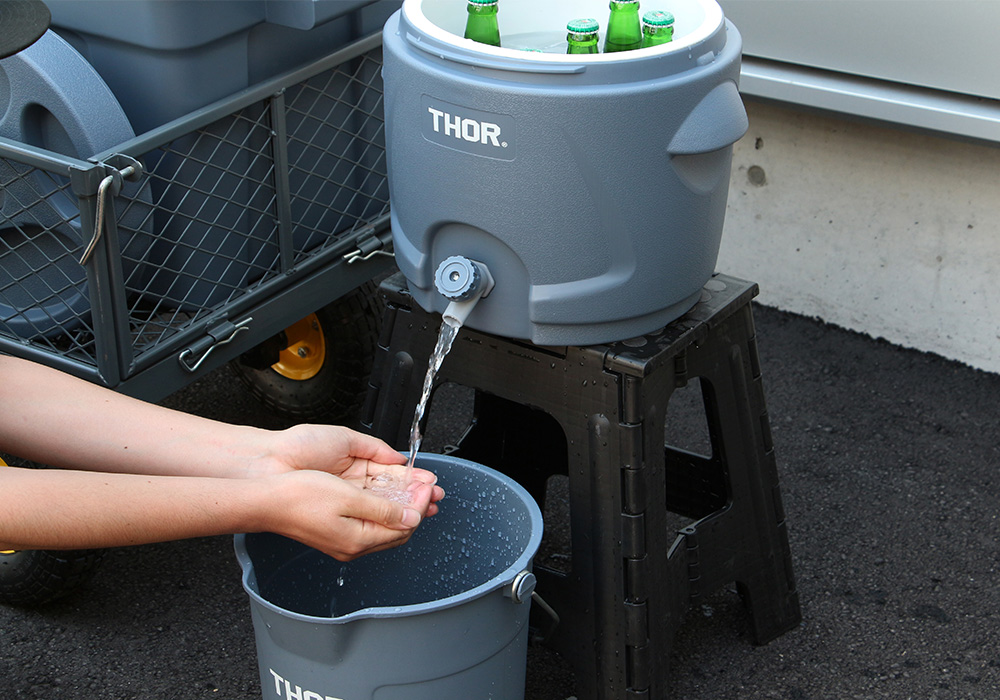 10Lのドリンクを保冷、 保温しながら使用できる Thor Water Jug（ソーウォータージャグ）