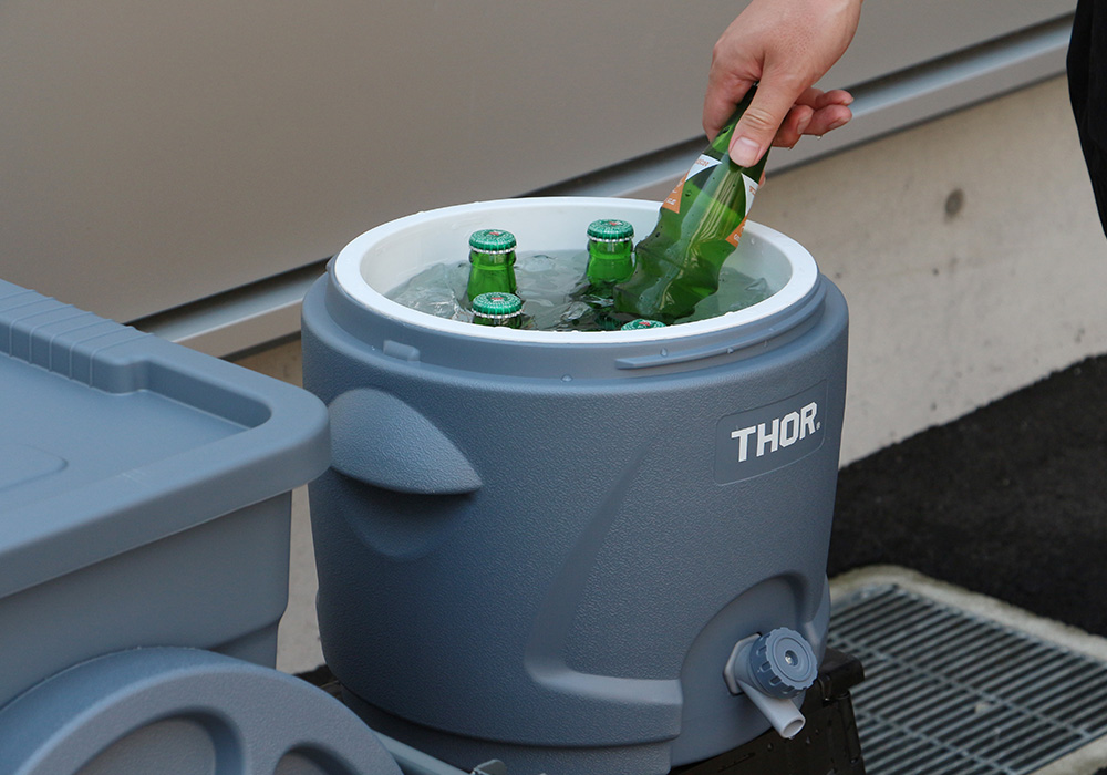 10Lのドリンクを保冷、 保温しながら使用できる Thor Water Jug（ソー