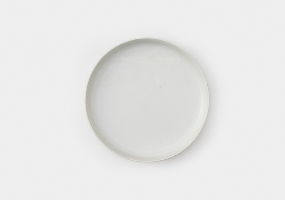 吉田 愛 がデザインした波佐見焼 zen to（ゼント）のカレー皿「plate 245」ホワイトのイメージ写真02
