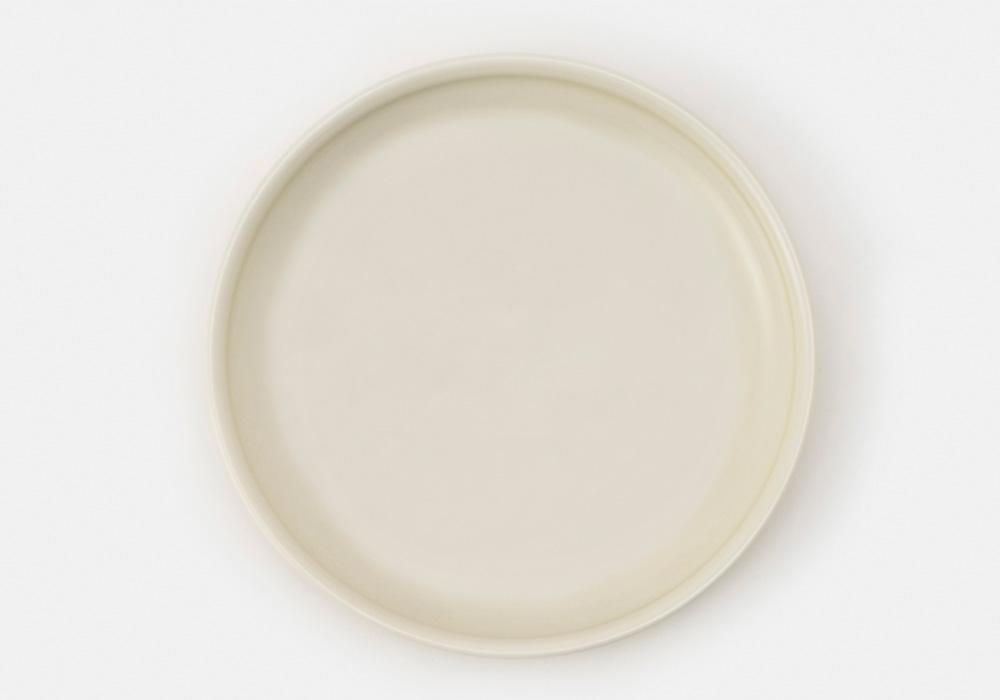 吉冨 寛基 がデザインした波佐見焼 zen to（ゼント）のカレー皿「内玉縁カレー皿」のイメージ写真05