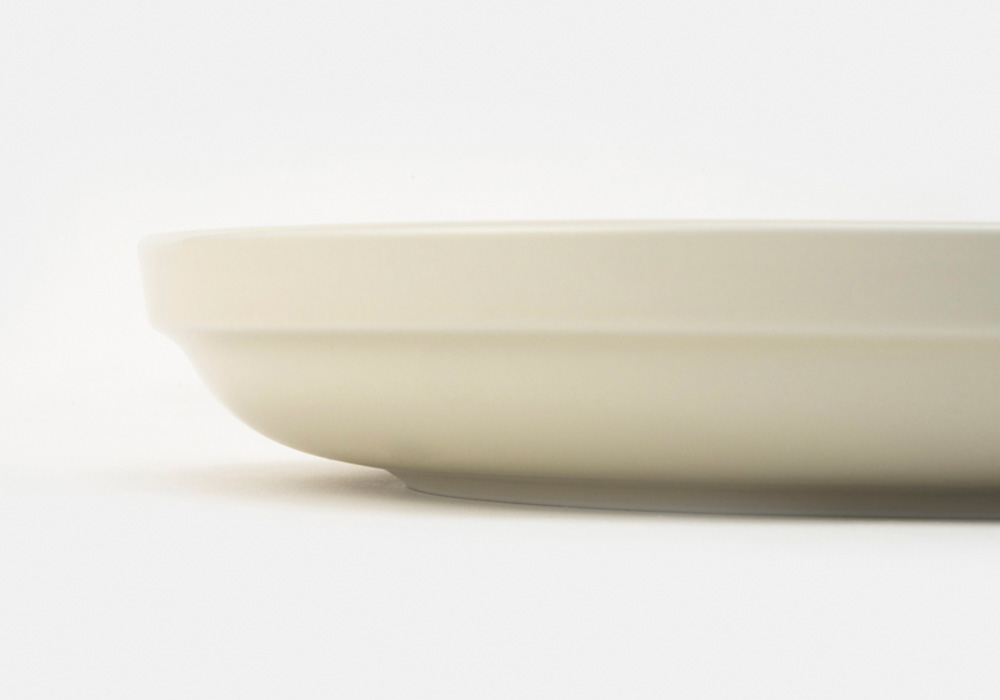 吉冨 寛基 がデザインした波佐見焼 zen to（ゼント）のカレー皿「内玉縁カレー皿」のイメージ写真10