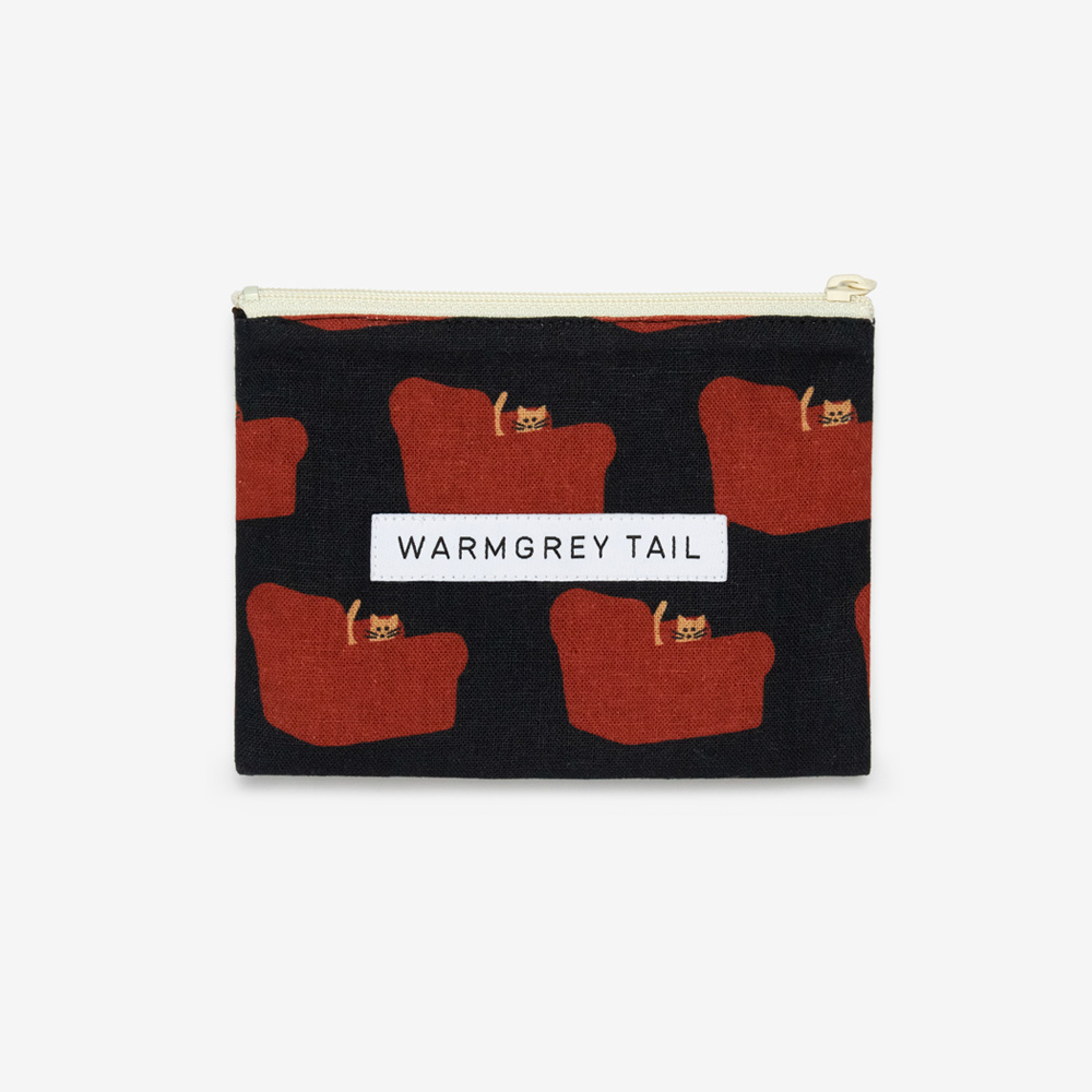 WARMGREY TAIL FLAT POUCH ARMCHAIR - RED ON BLACK/Sのイメージ写真
