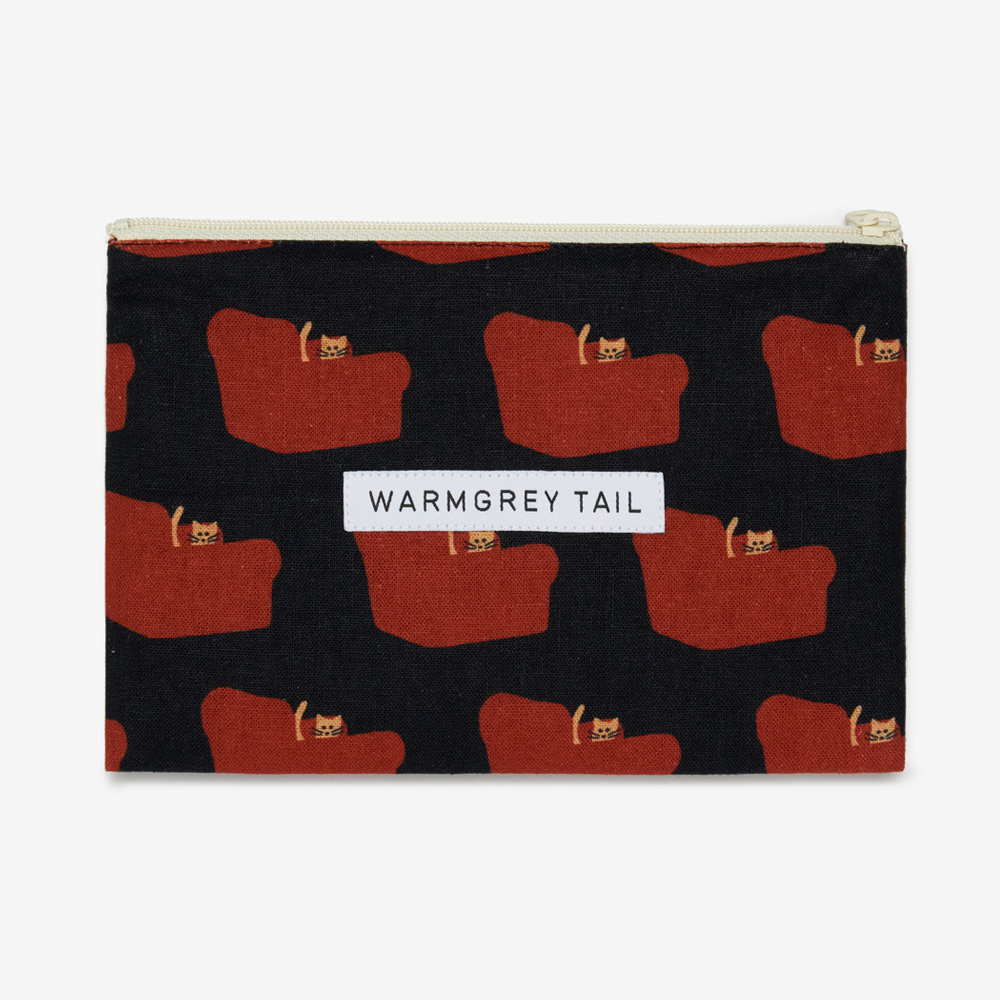 WARMGREY TAIL FLAT POUCH ARMCHAIR - RED ON BLACK/Mのイメージ写真