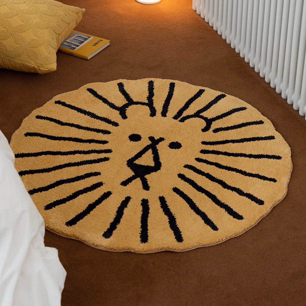 WARMGREY TAIL LION RUG BLACK LINE ON BROWNのイメージ写真