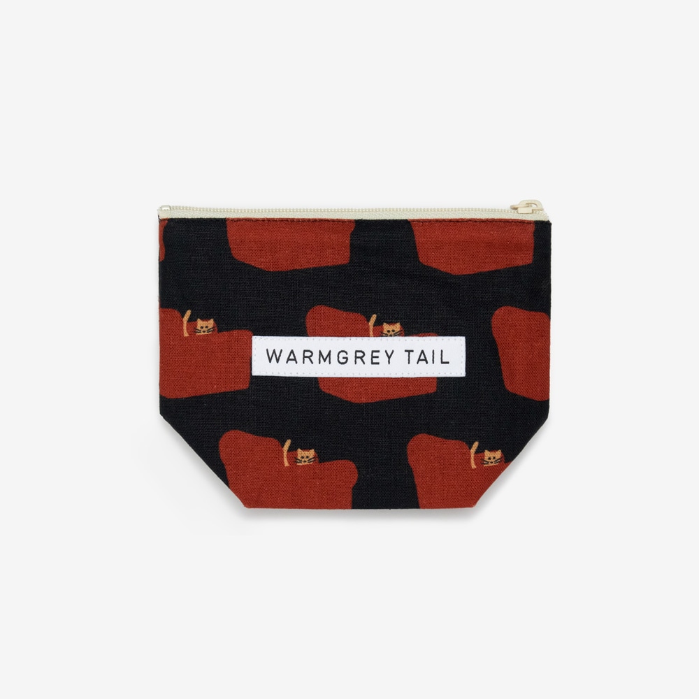 WARMGREY TAIL STANDING POUCH ARMCHAIR - RED ON BLACK/Sのイメージ写真