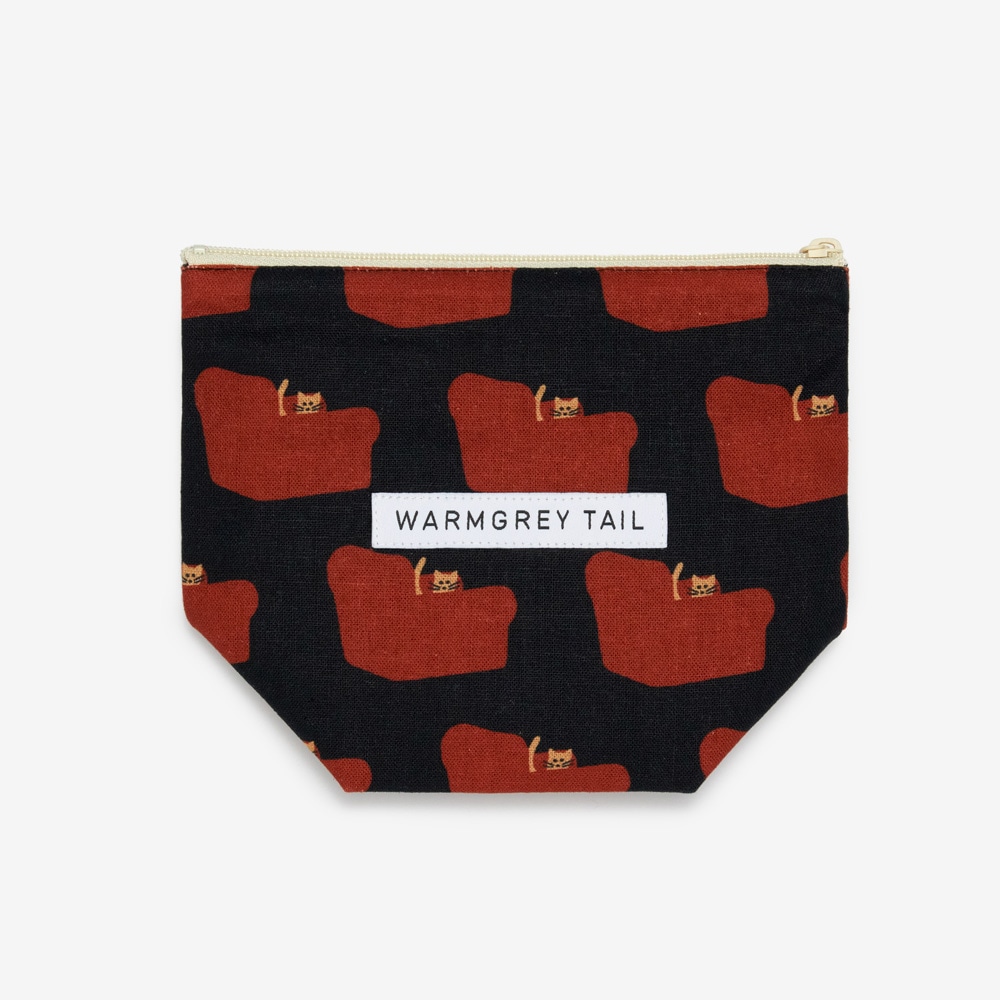 WARMGREY TAIL STANDING POUCH ARMCHAIR - RED ON BLACK/Mのイメージ写真