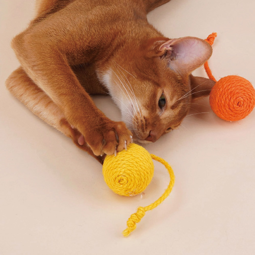 壁やドアノブに掛けられるペット用おもちゃ FUNNY SISAL ROPE BALLS