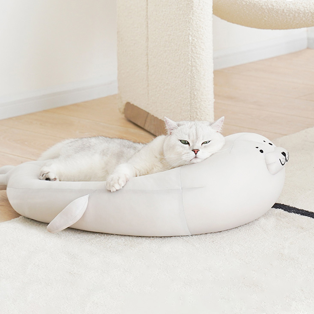 滑らかな手触りのアザラシ型ペット用ベッド SEAL ICE-FIL PET COOLING MAT